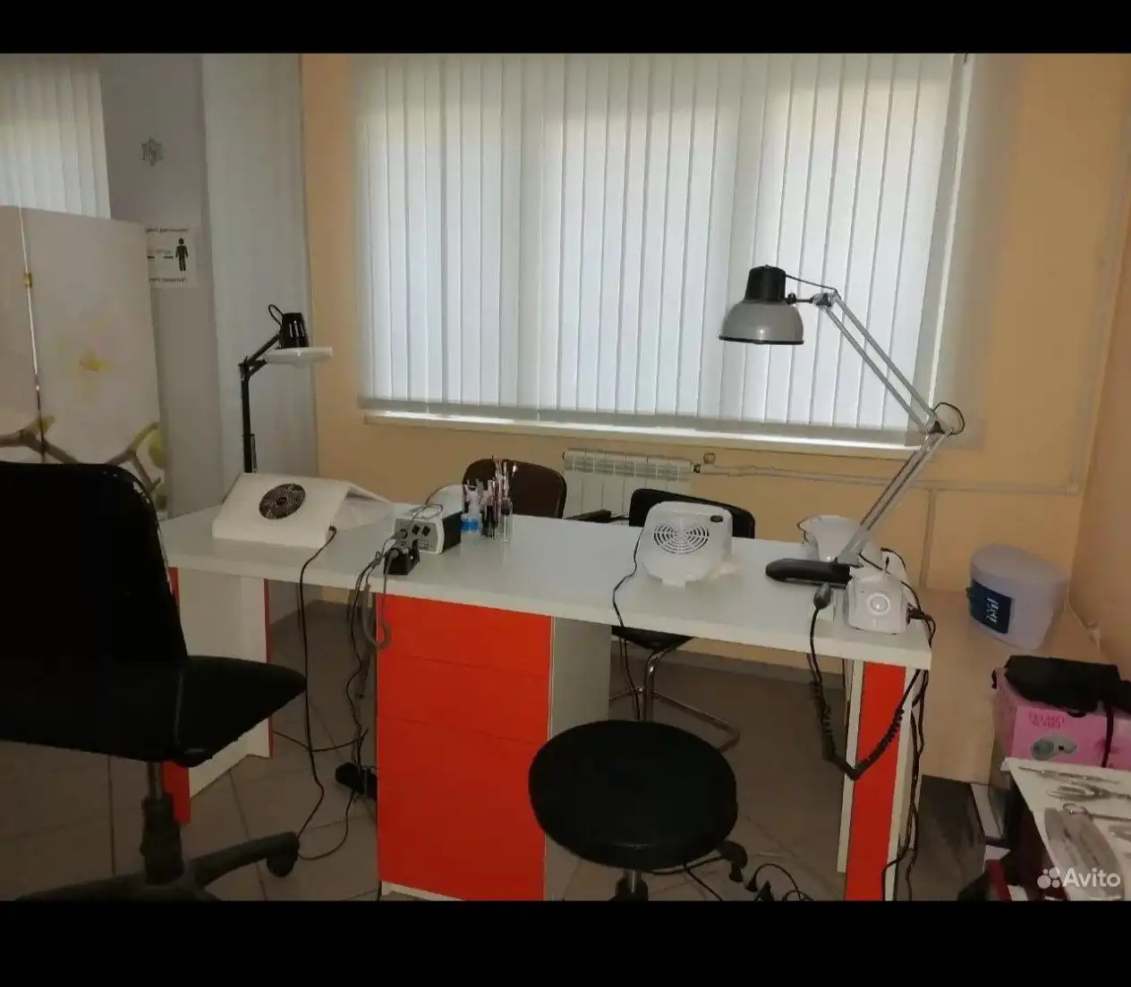 Стол маникюрный с комодом и полками - Барахолка в Барнаул