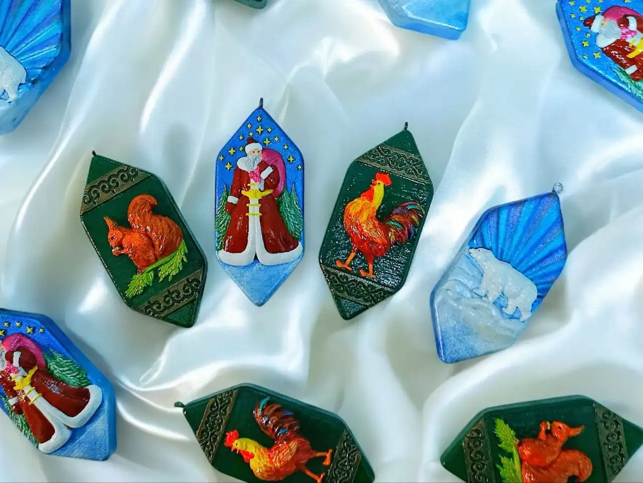 Новогодние ароматические свечи и игрушки ручной работы