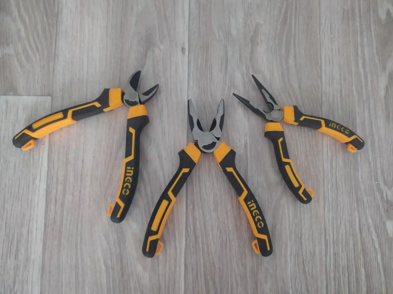 Набор шарнирно-губцевых инструментов фирмы