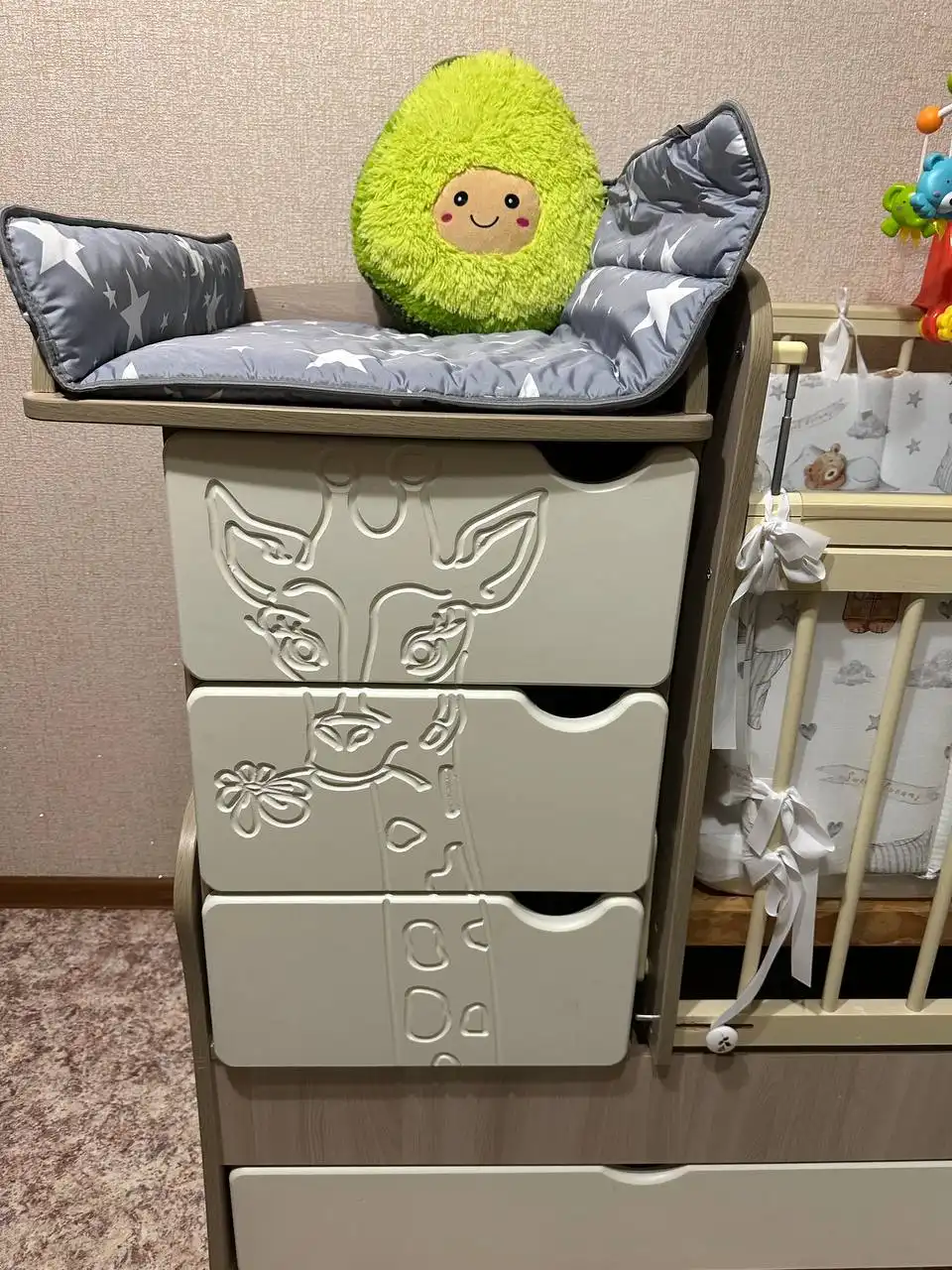 Продам детскую кроватку с пеленальным столиком и маятником - Детская мебель (Товары для детей) в Томск