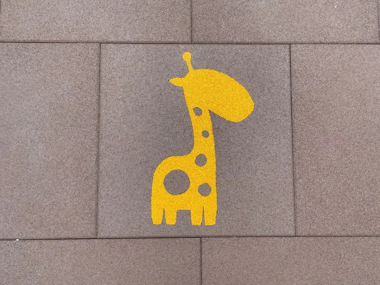 Резиновая плитка для пола разных толщин - Услуги в Томск