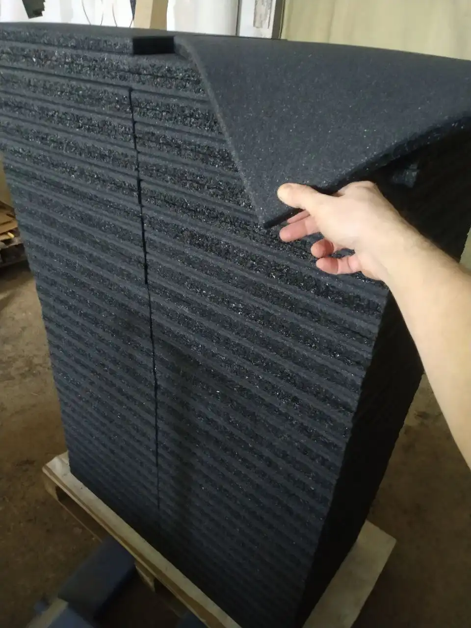 Резиновая плитка для пола разных толщин - Услуги в Томск