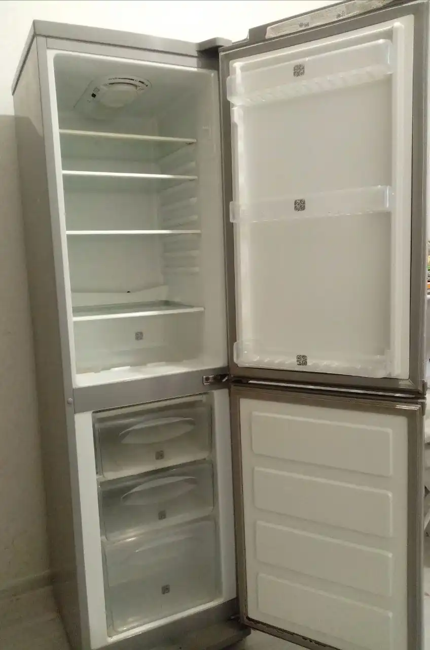 Продам холодильник Samsung двухкамерный - Бытовая техника (Для дома и дачи) в Томск