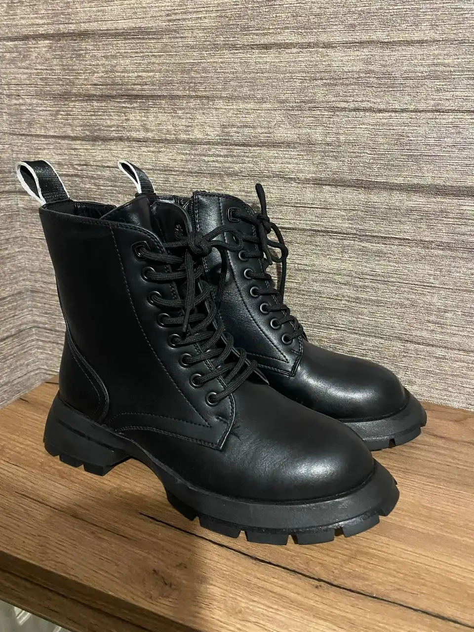 Новые демисезонные ботинки 37 размера - Обувь (Одежда) в Томск