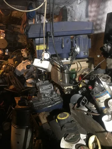 Сверлильный станок с дополнительными аксессуарами - Швейное оборудование в Томск