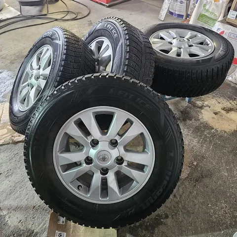 Комплект б/у шин 265/65/17 - частное объявление в Томск