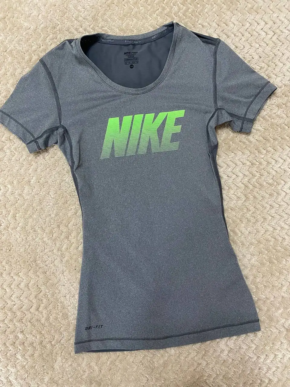 Продажа футболок - Футболки (Одежда) в Томск