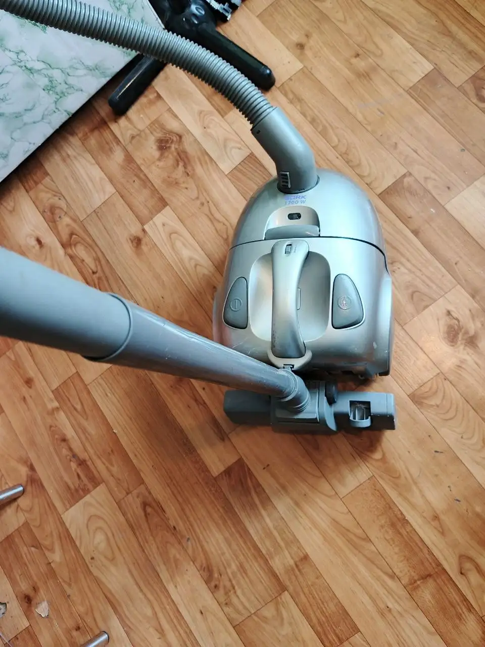 Рабочий пылесос с мешком в хорошем состоянии - Для дома и дачи в Томск