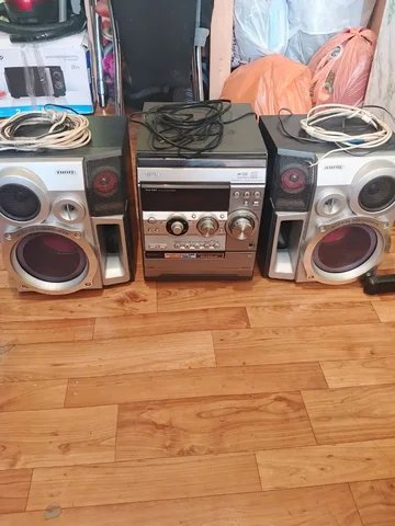 Продам музыкальный центр Aiwa - Игровые приставки в Томск