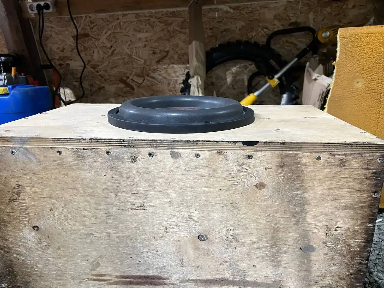 Продам саб 12 кикс хтшот 15 к без усилителя