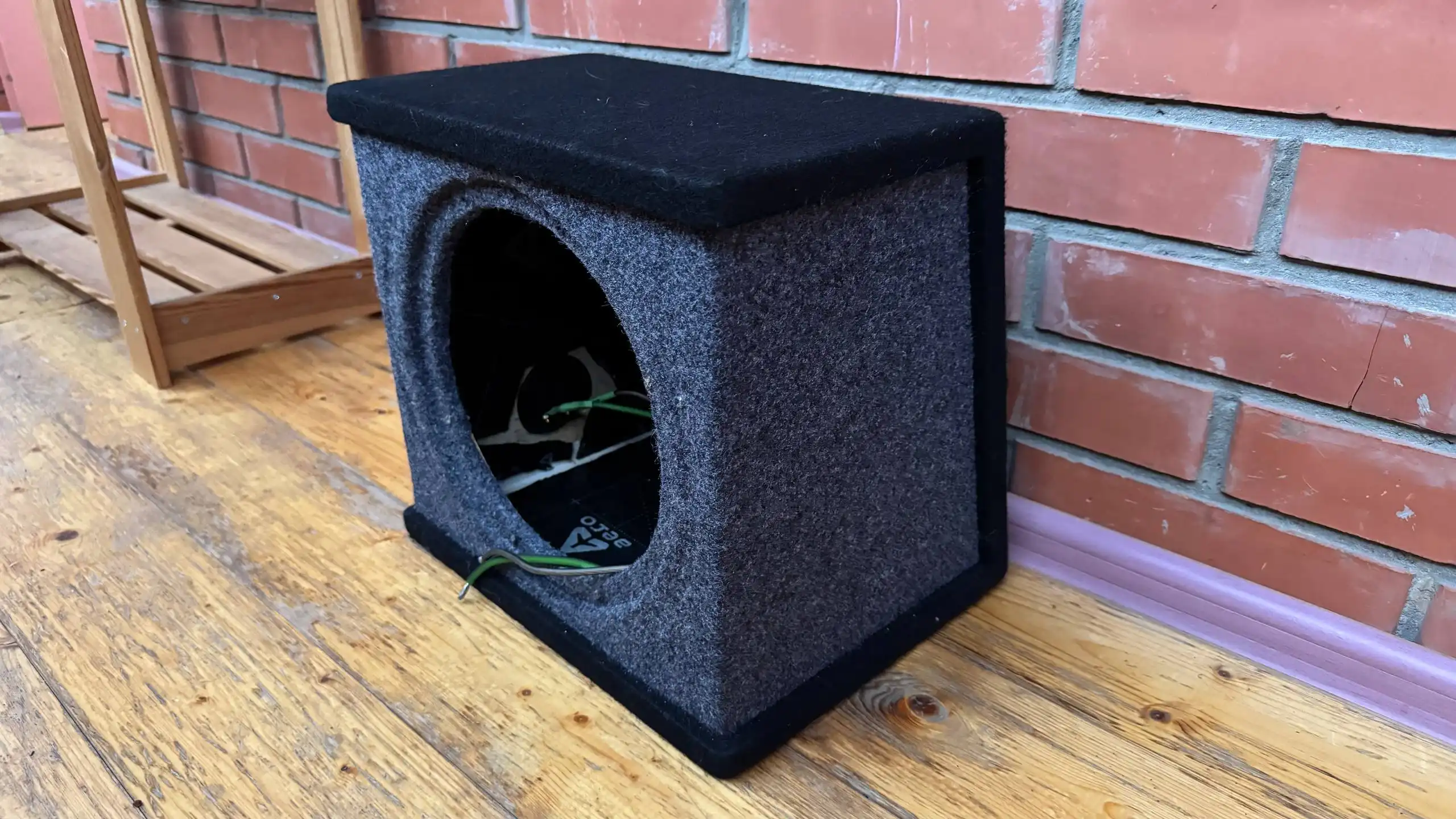 Продажа короба и стального гриля для сабвуферов