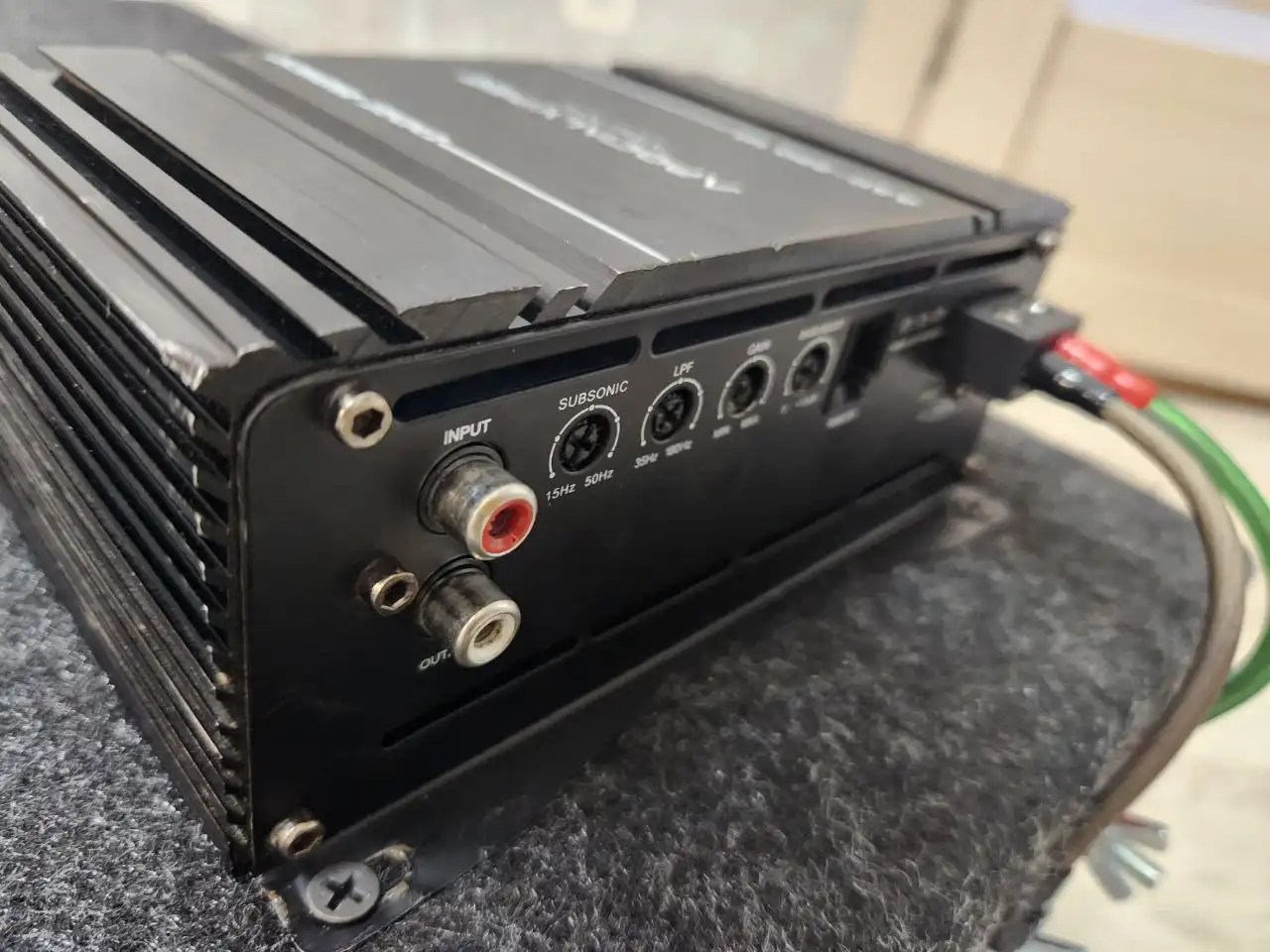 Сабвуфер Aura Fireball 10.2i и усилитель Deaf Bounce Apocalypse AAP-350.1D