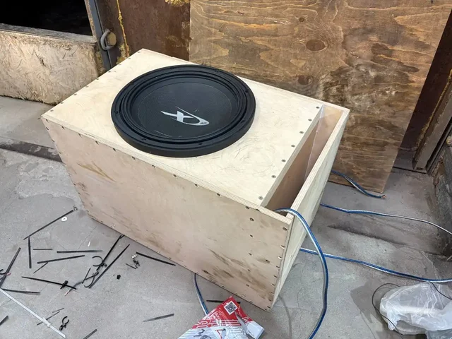 Акустическая система Alpine SWX-1243D 12' с коробом - частное объявление в Новосибирск