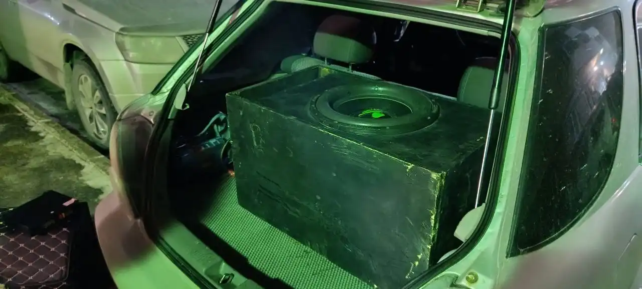 Продам сабвуфер Machete Fight MF 15R