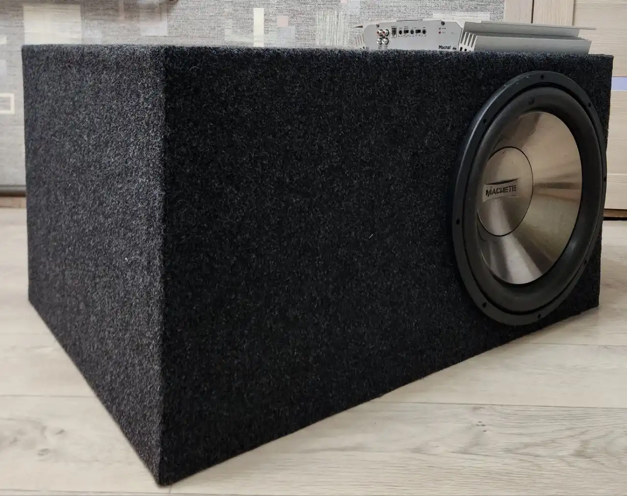 Сабвуфер Machete M15D4 с усилителем Magnat - Автозвук (Авто) в Новосибирск