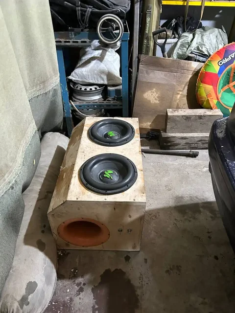 Продажа автомобильных сабвуферов с усилителем - Авторынок в Новосибирск