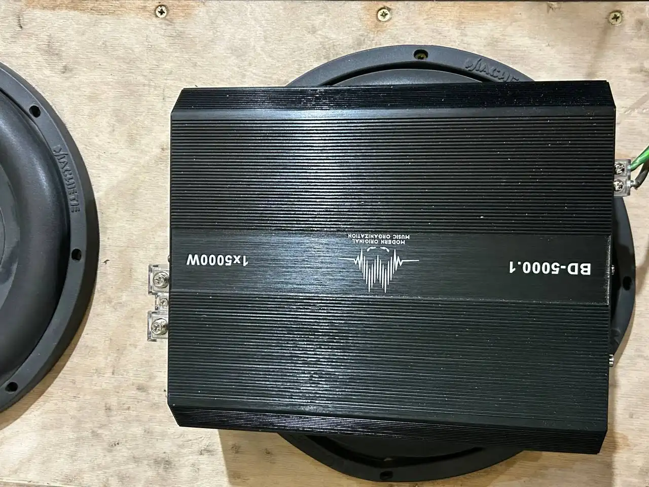 Продажа автомобильных сабвуферов с усилителем - Автозвук (Авто) в Новосибирск