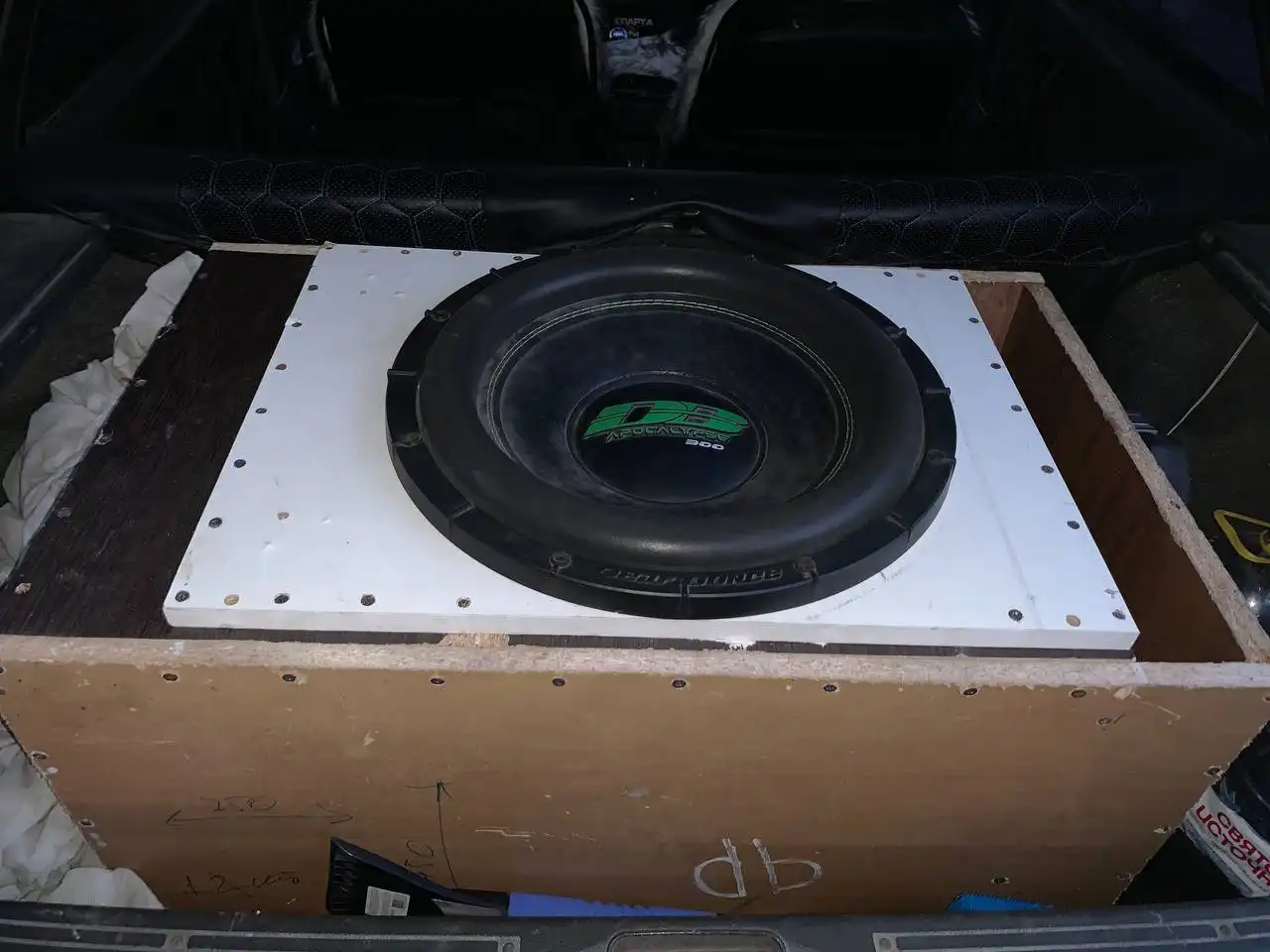 Продажа автозвукового оборудования: сабвуфер DB305, дистрибьютер, силовые провода, RCA кабель - Автозвук (Авто) в Новосибирск