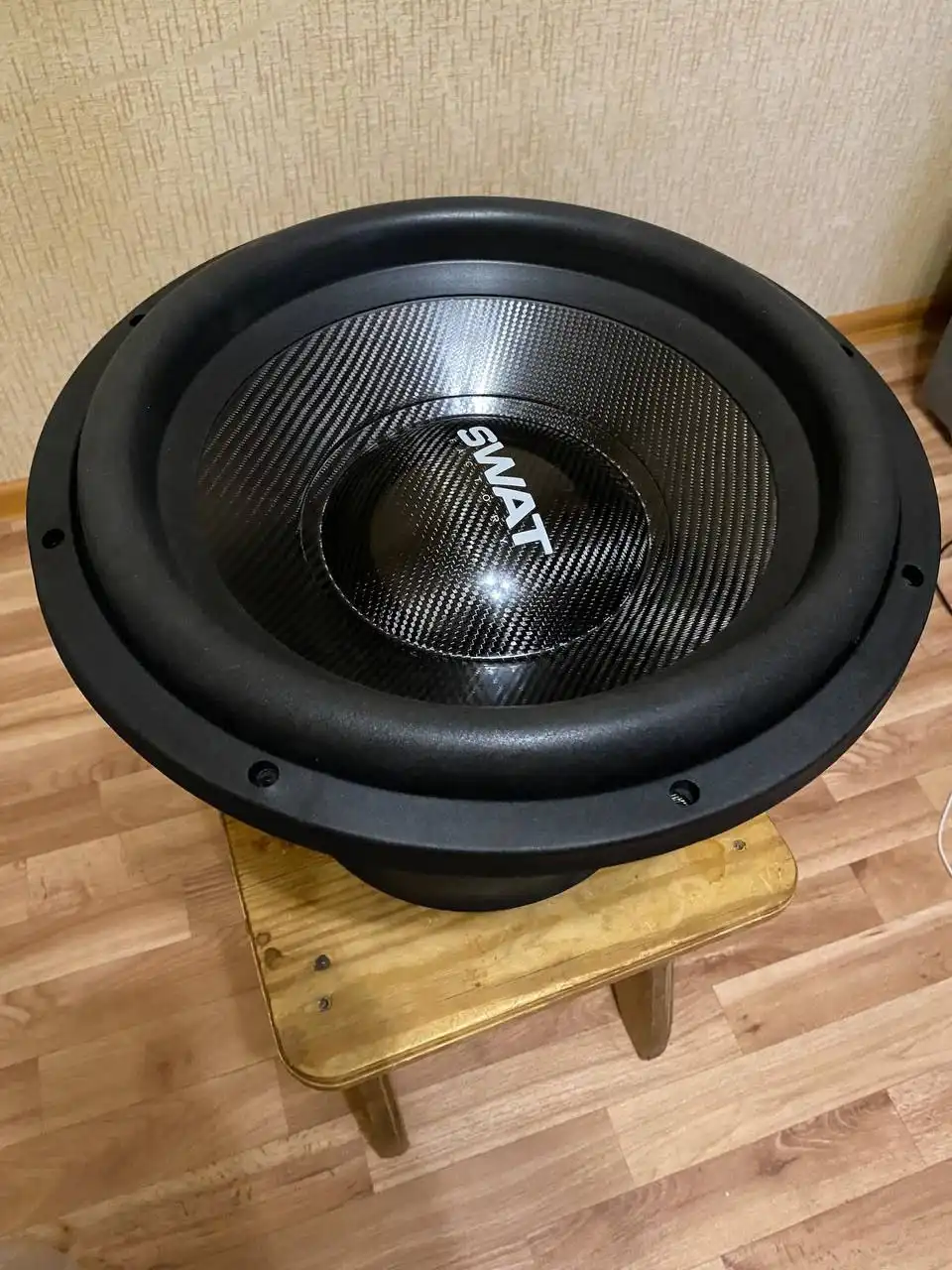 Продам 2 новых SWAT HLG v3 15 1+1 фулл корбон - Акустические системы (Электроника) в Новосибирск