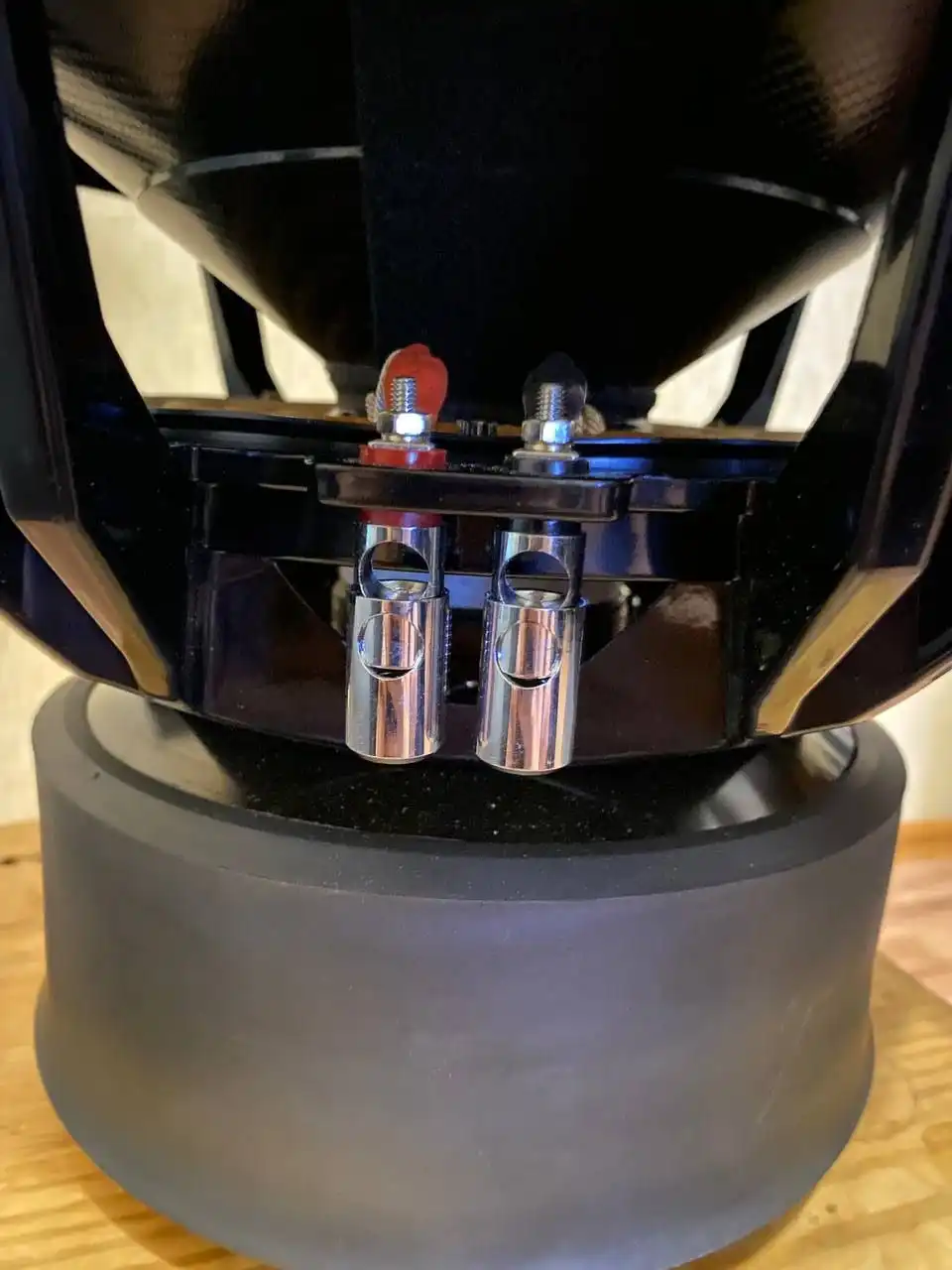 Продам 2 новых SWAT HLG v3 15 1+1 фулл корбон - Акустические системы (Электроника) в Новосибирск