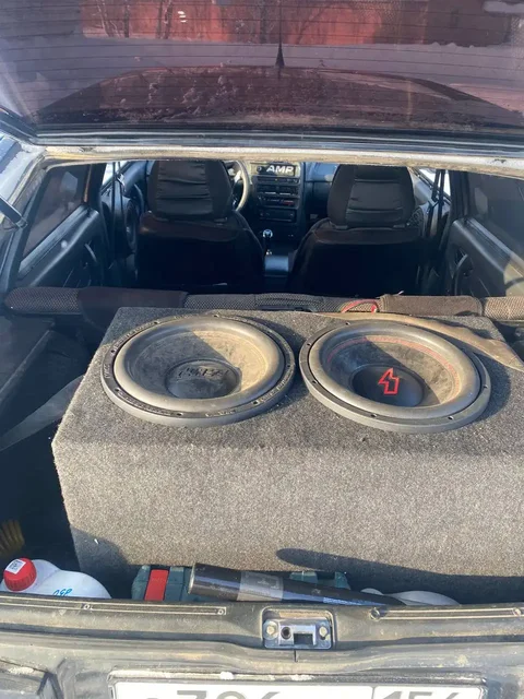 Продам 2 12-дюймовых сабвуфера в коробе с усилителем - Аудиооборудование в Новосибирск