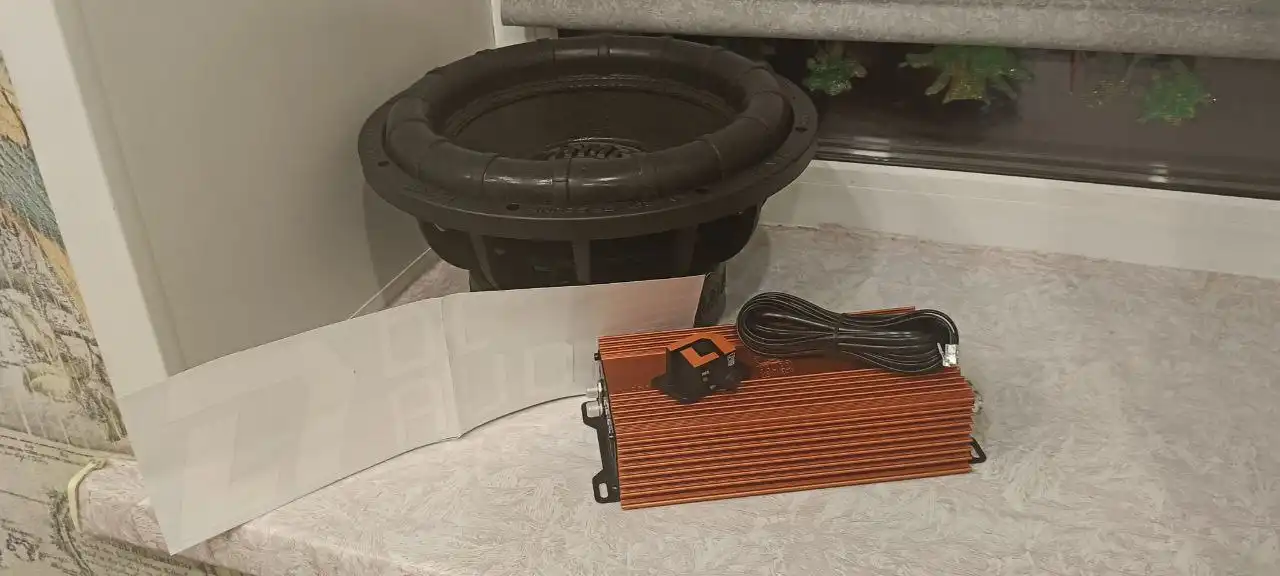 Продам сабвуфер 12 дюймов с коробом и усилителем - Автозвук (Авто) в Новосибирск