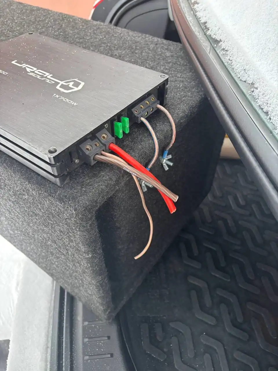 Сабвуфер в отличном состоянии - Автозвук (Авто) в Новосибирск