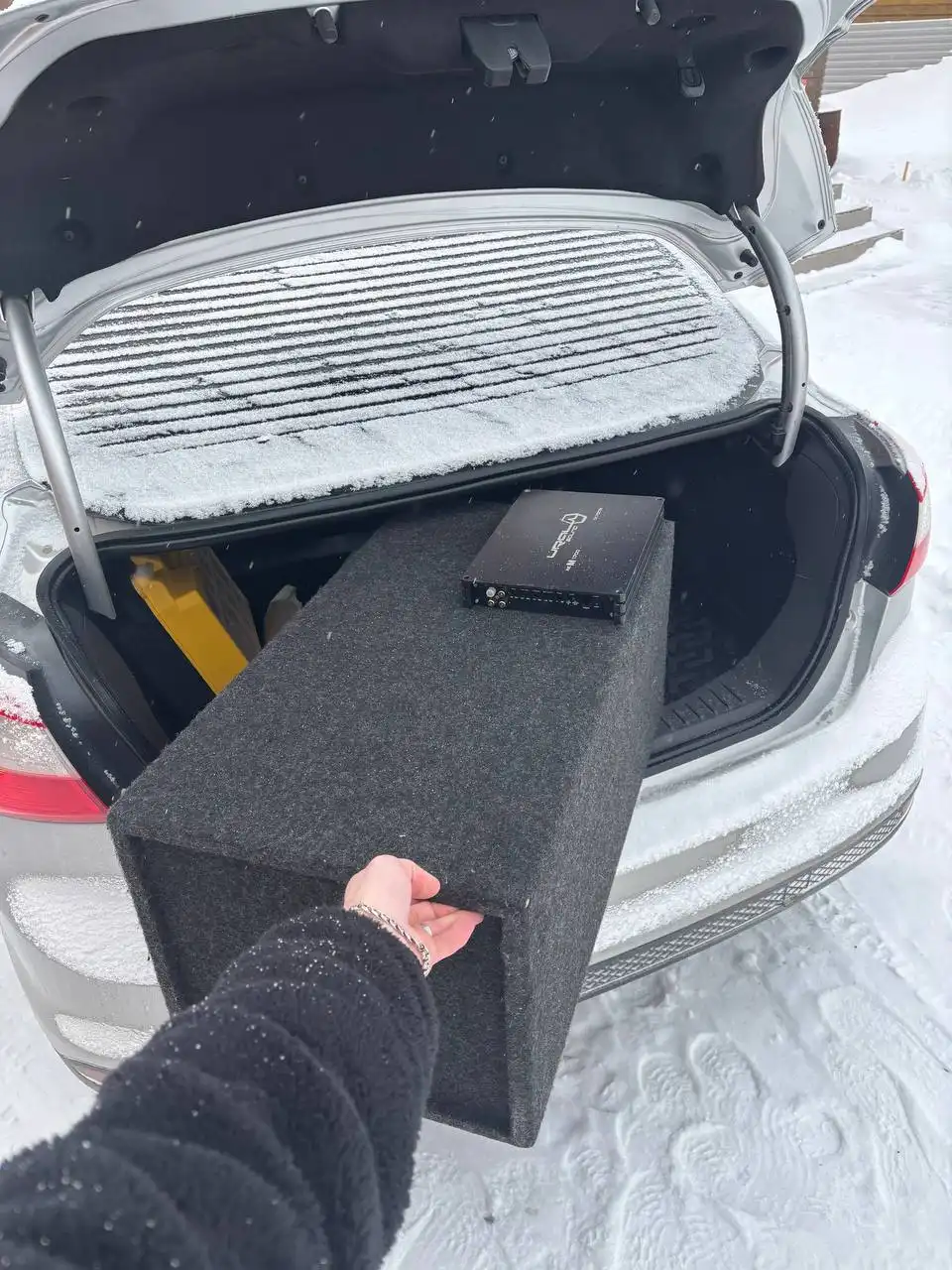 Сабвуфер в отличном состоянии - Автозвук (Авто) в Новосибирск