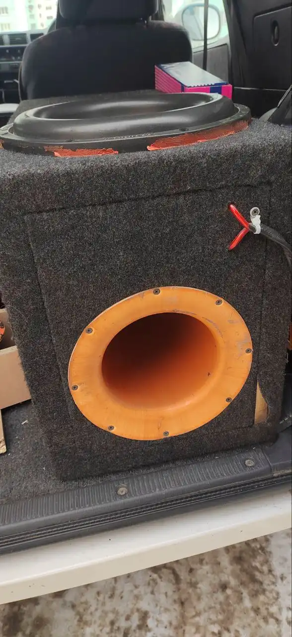 Сабвуфер и усилитель в отличном состоянии - Автозвук (Электроника) в Новосибирск