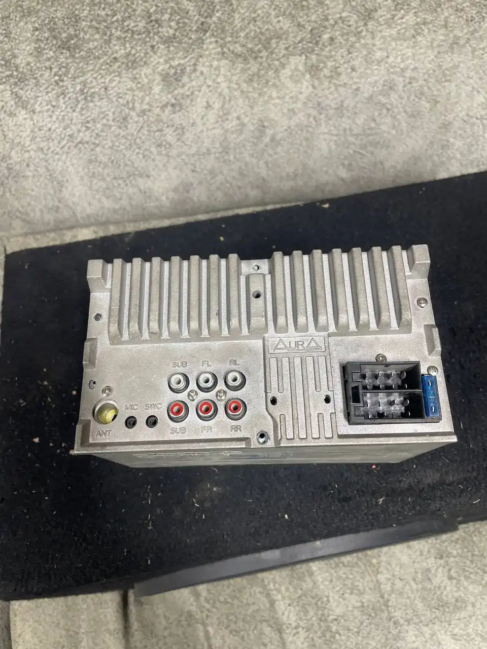 Саб урал активник и мафон процессорный аура 2дин - Автозвук (Электроника) в Новосибирск