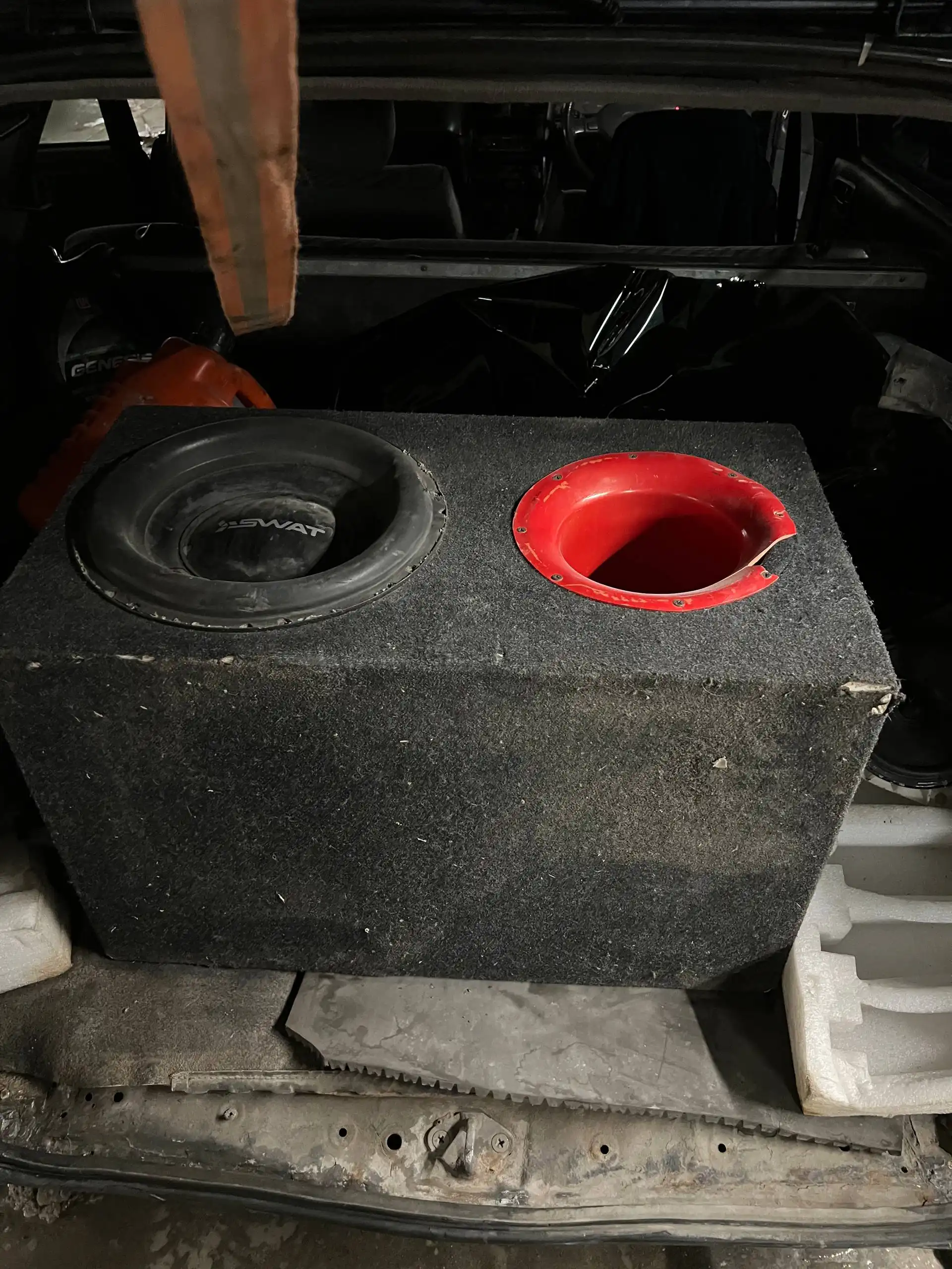 Продам короб без саба на трубе - Автозвук (Авто) в Новосибирск