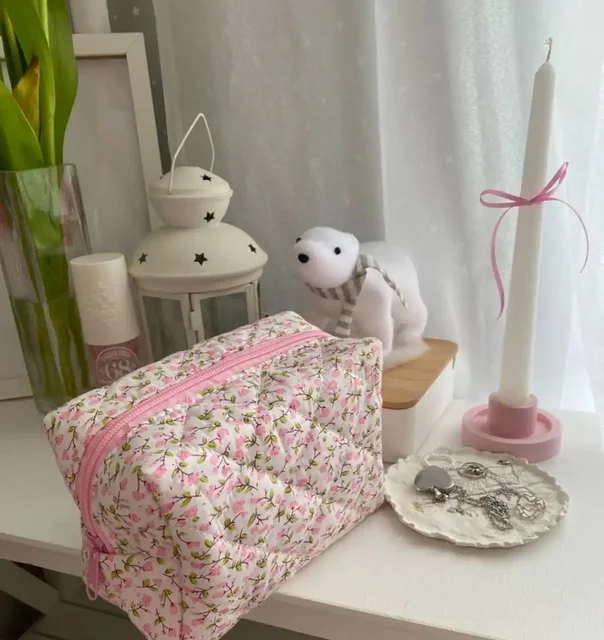 Хлопковая косметичка с нежно-цветочным принтом - Одежда в Сургут