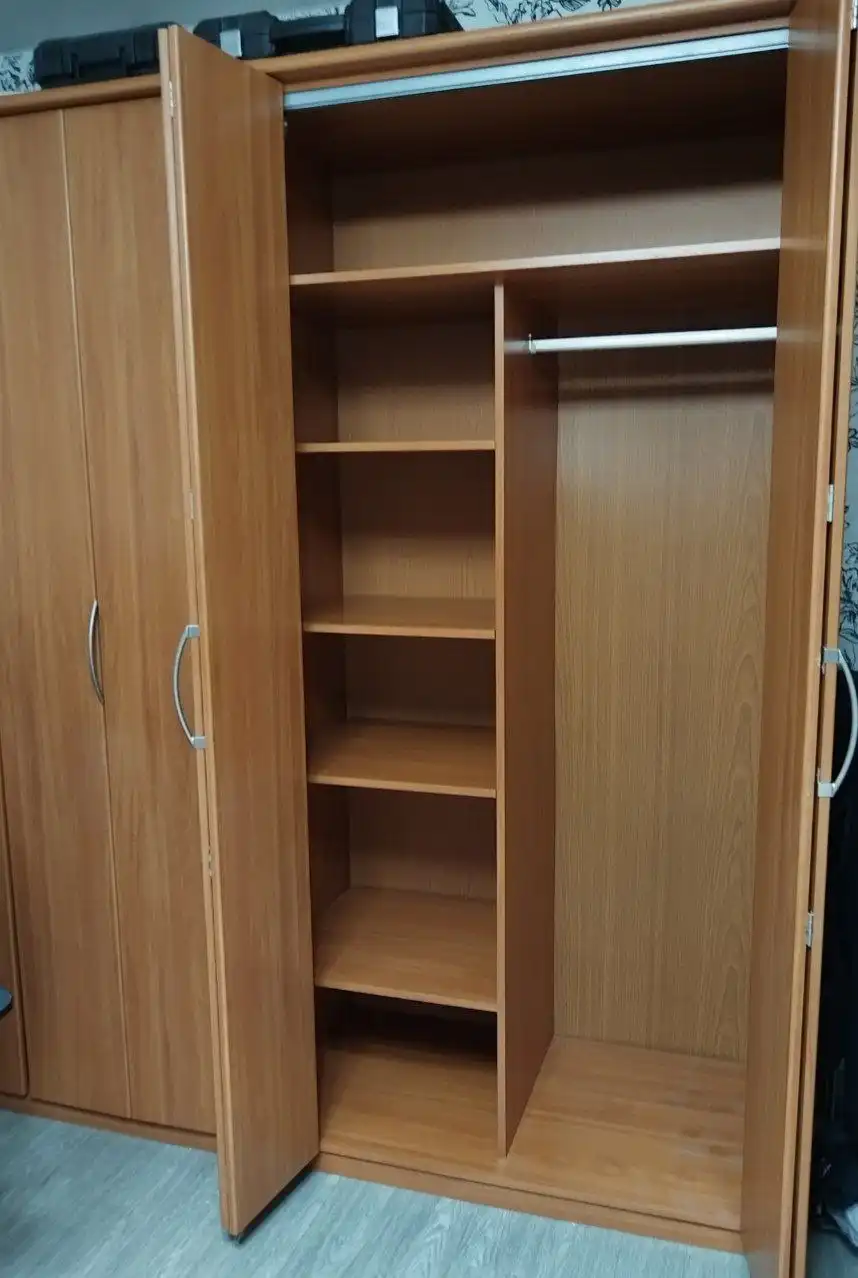 Два однотипных шкафа