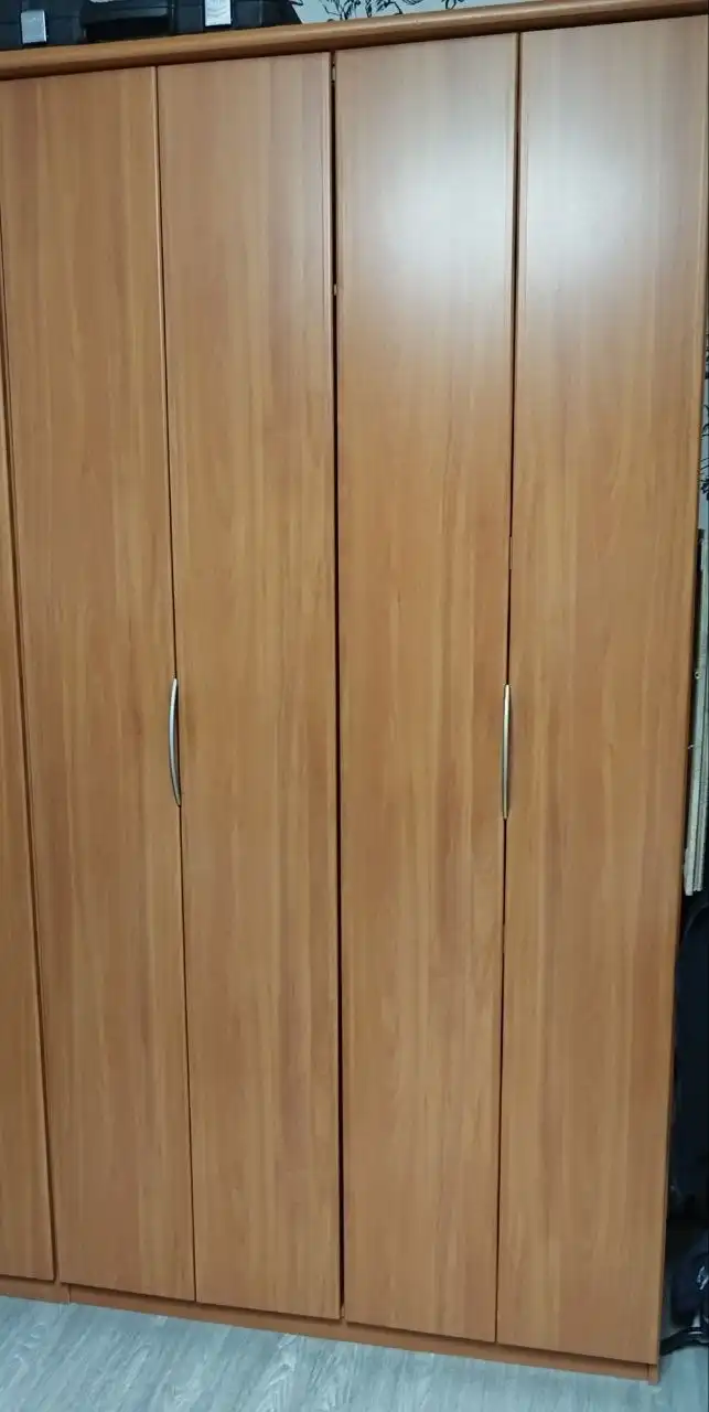 Два однотипных шкафа