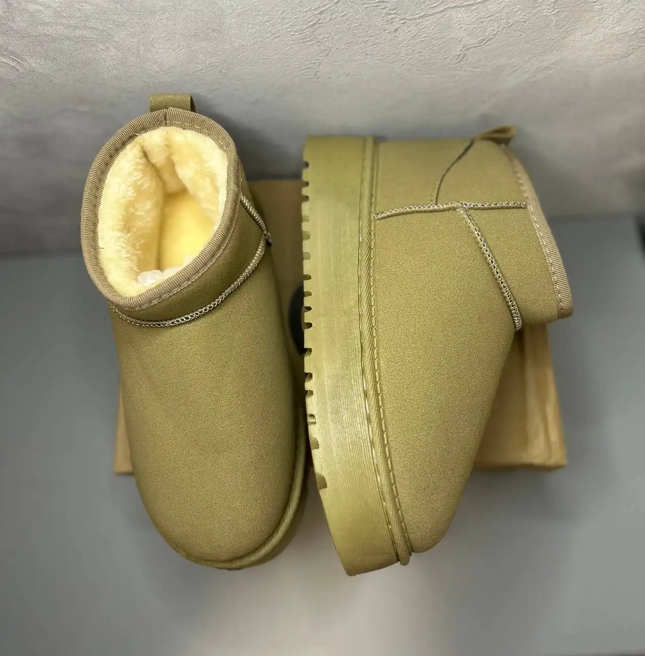 Продам новые угги