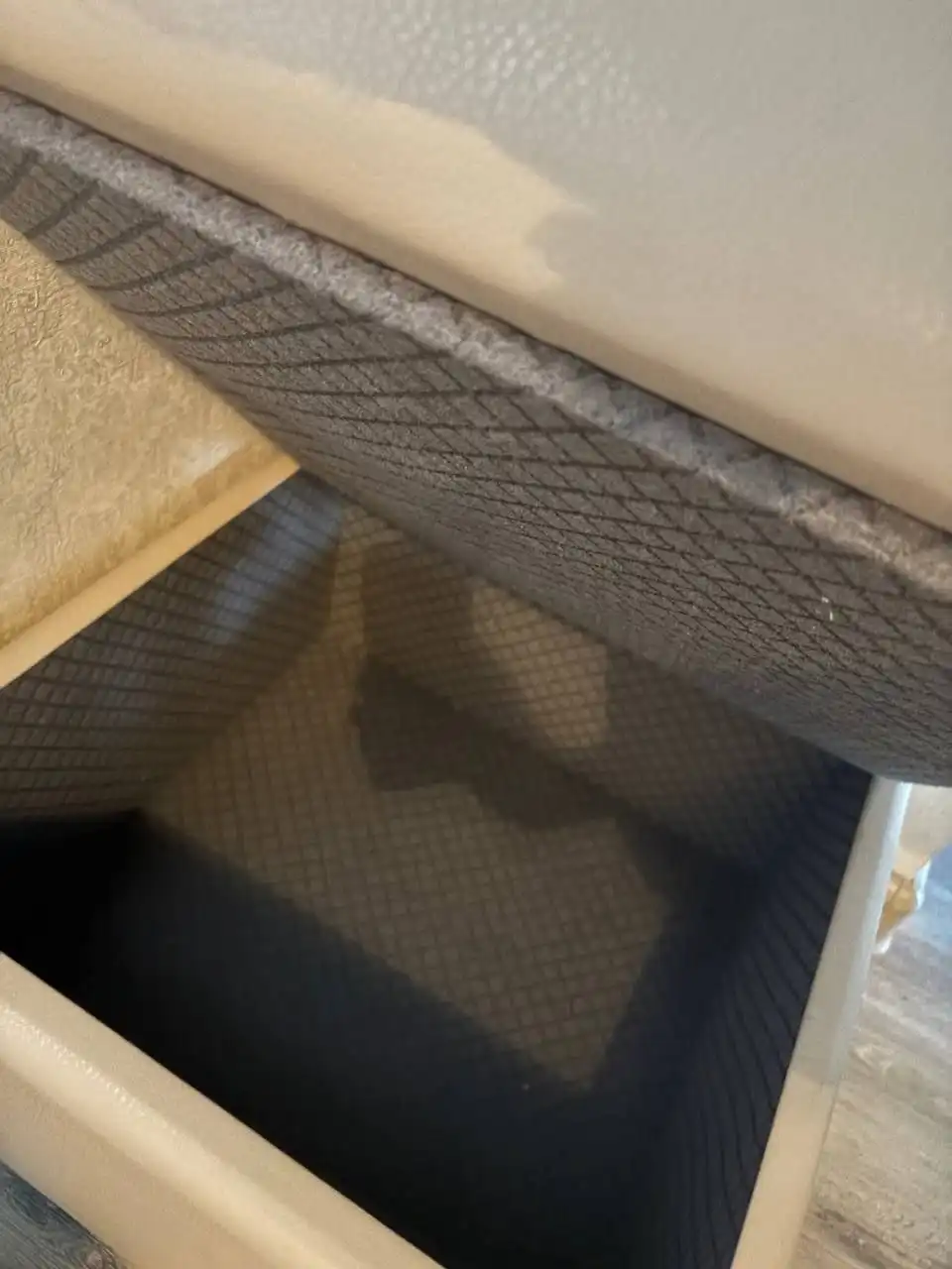 Продажа пуфика, кресел и столов