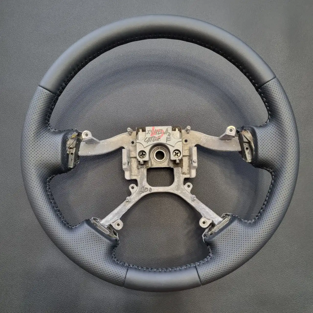 Продам руль на Hyundai Santa Fe - Рули и рулевое управление (Запчасти) в Сургут