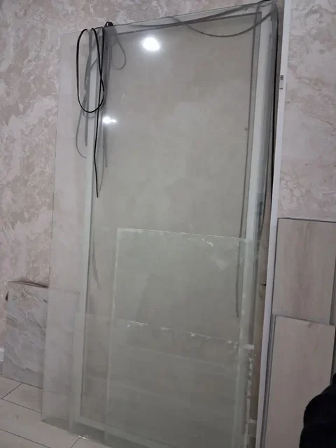 Пластиковая дверь со стеклами - Кухонная техника в Сургут