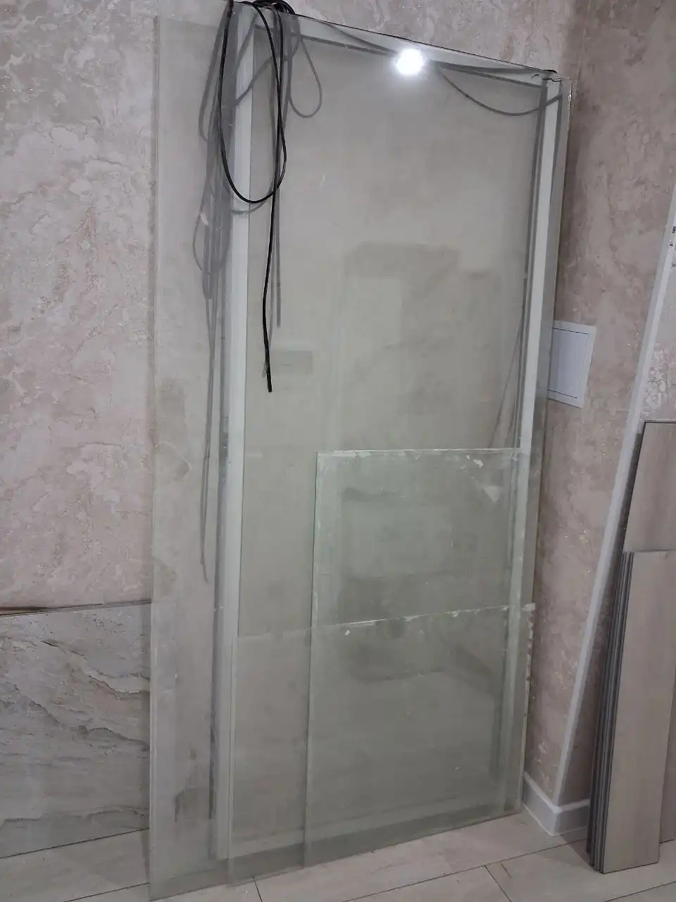 Пластиковая дверь со стеклами - Двери и окна (Для дома и дачи) в Сургут