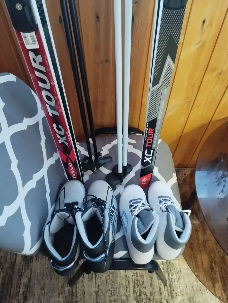 Продам лыжи с палками и ботинками - Лыжи (Хобби и отдых) в Сургут