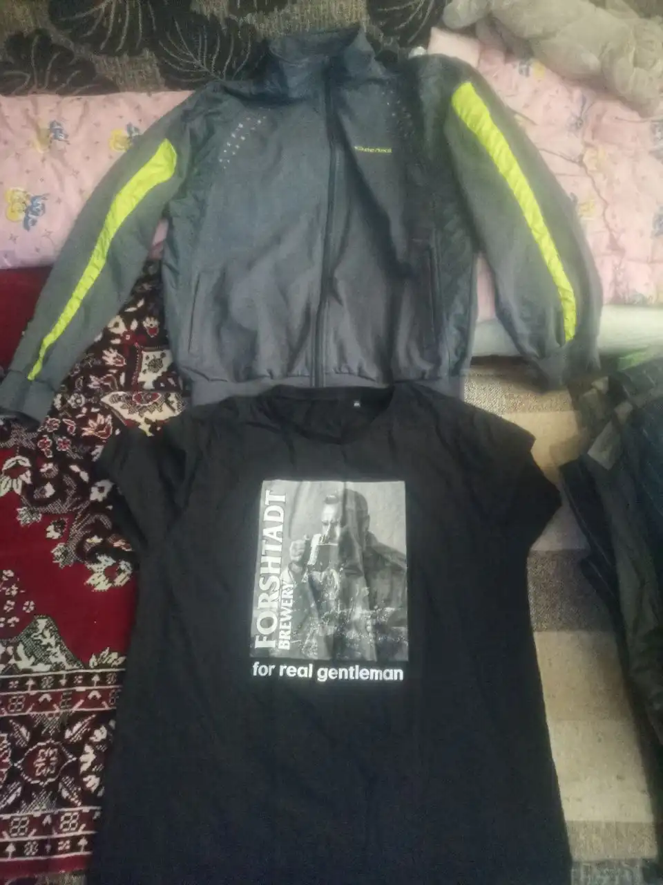 Мужская одежда: брюки, рубашки, олимпийка, майка - Мужская одежда (Одежда) в Сургут