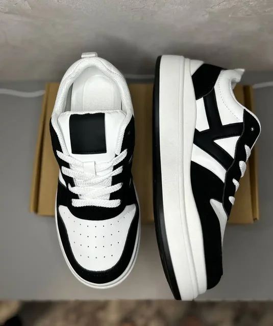 Женские кроссовки новые - Одежда в Сургут