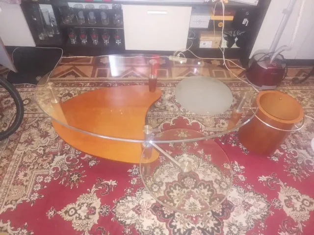 Журнальный стол из стекла и дерева - Для дома и дачи в Сургут