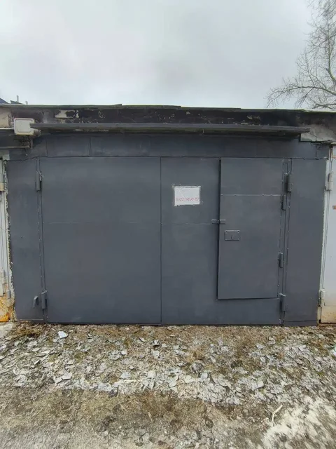 Продам гараж 20 м2 от собственника - Дома в Сургут