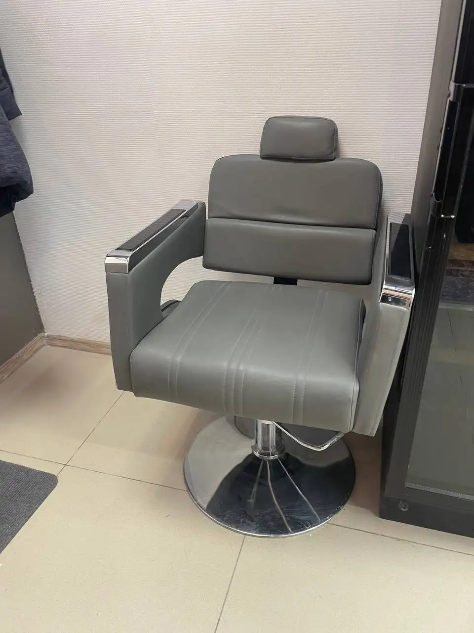 Продам барберское/парикмахерское кресло - Готовый бизнес и оборудование в Сургут