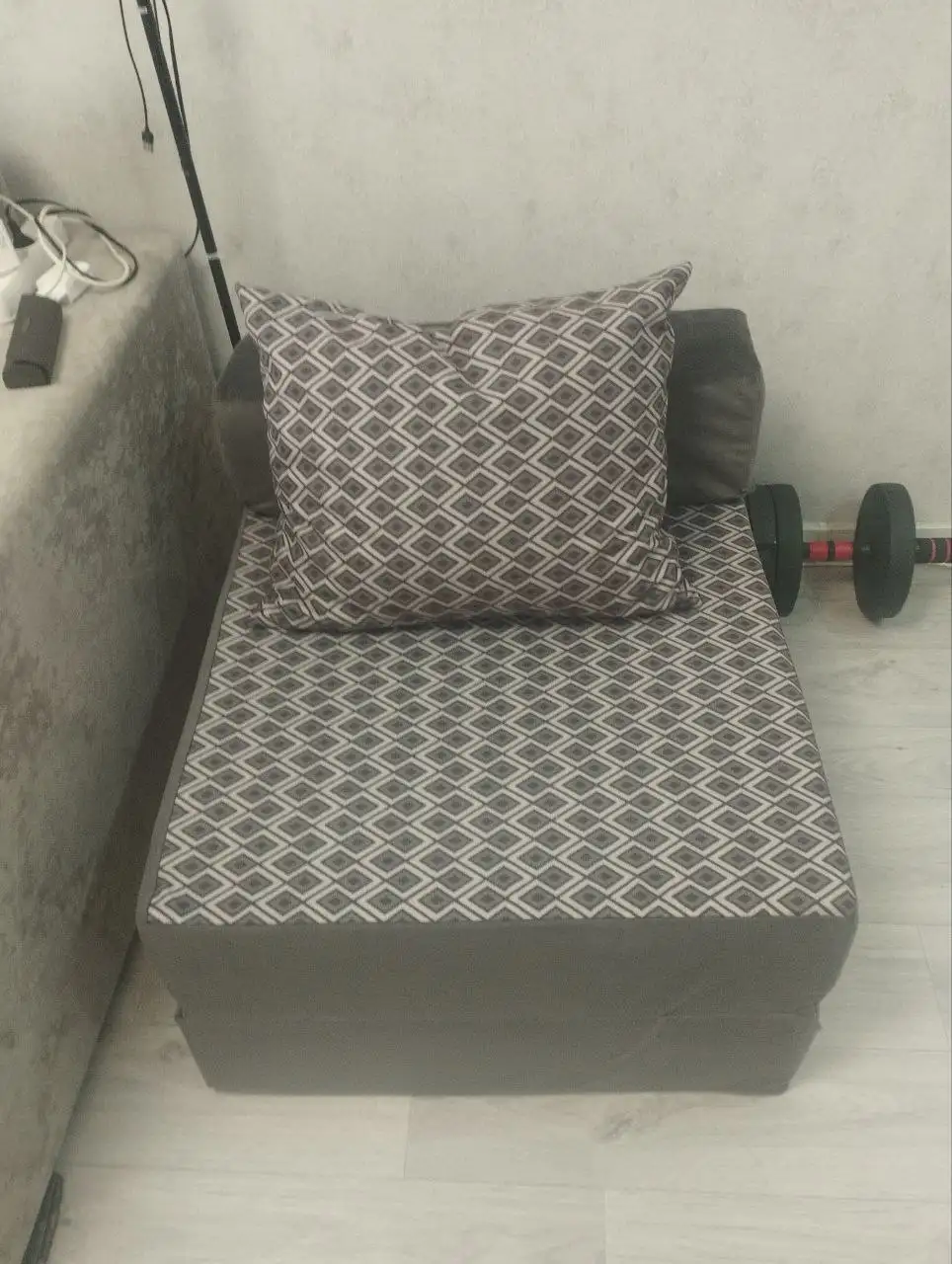 Продам бескаркасную кресло-кровать в хорошем состоянии - Мебель (Для дома и дачи) в Сургут