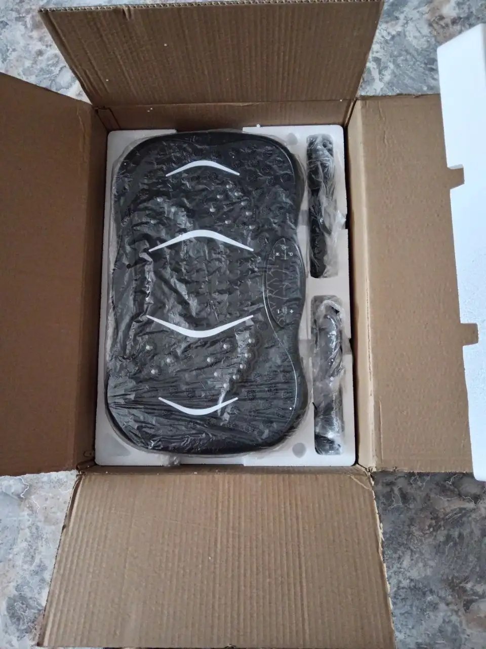 Новая виброплатформа в упаковке - Фитнес-оборудование (Хобби и отдых) в Сургут