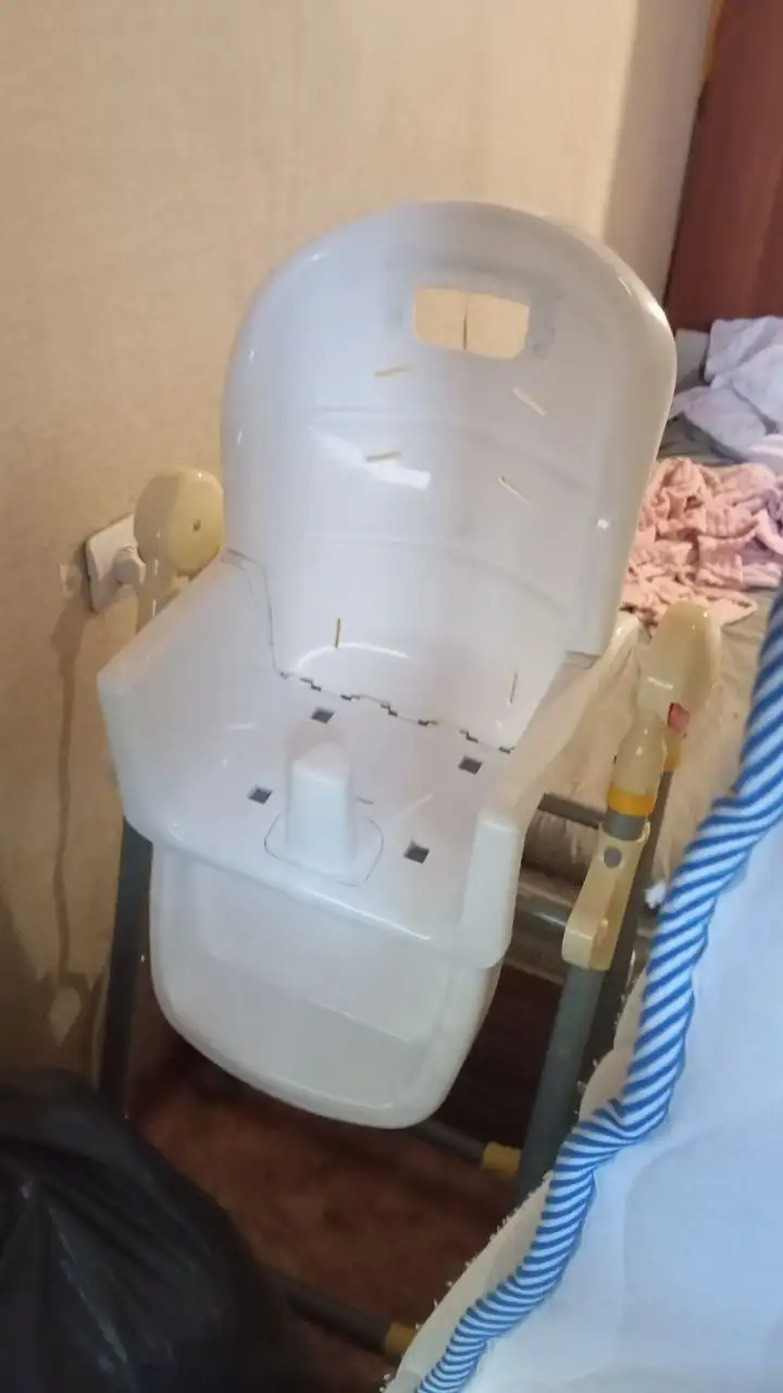 Детские товары: машинка-санки, матрас, стульчик для кормления - Детская мебель и транспорт (Товары для детей) в Сургут