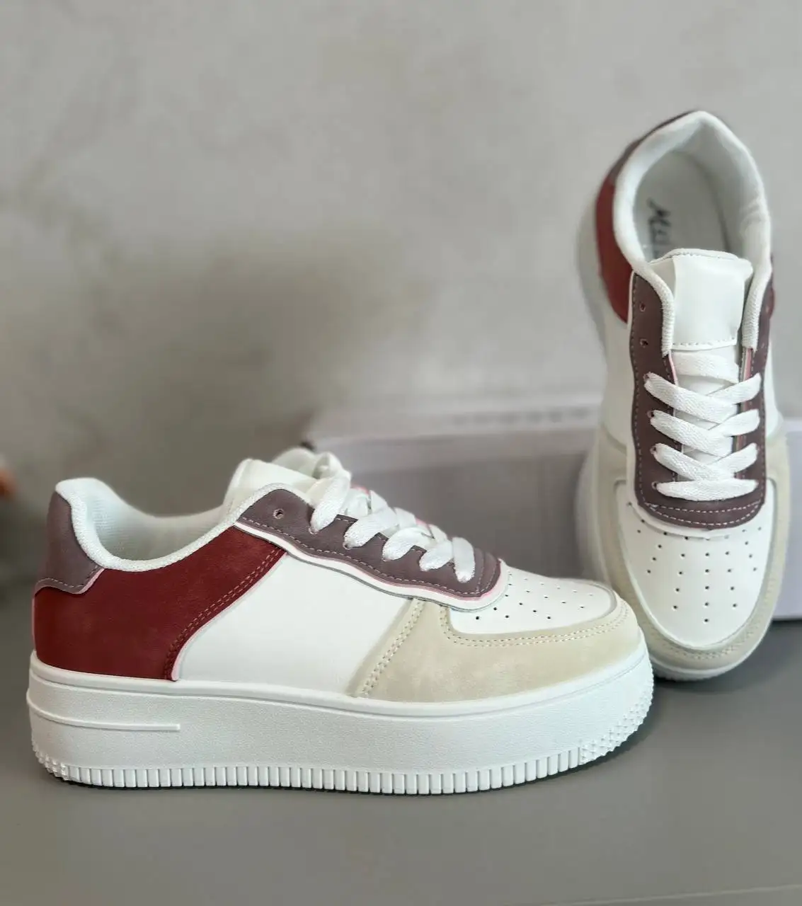 Продам женские кроссовки размеры 36-41 - Обувь (Одежда) в Сургут