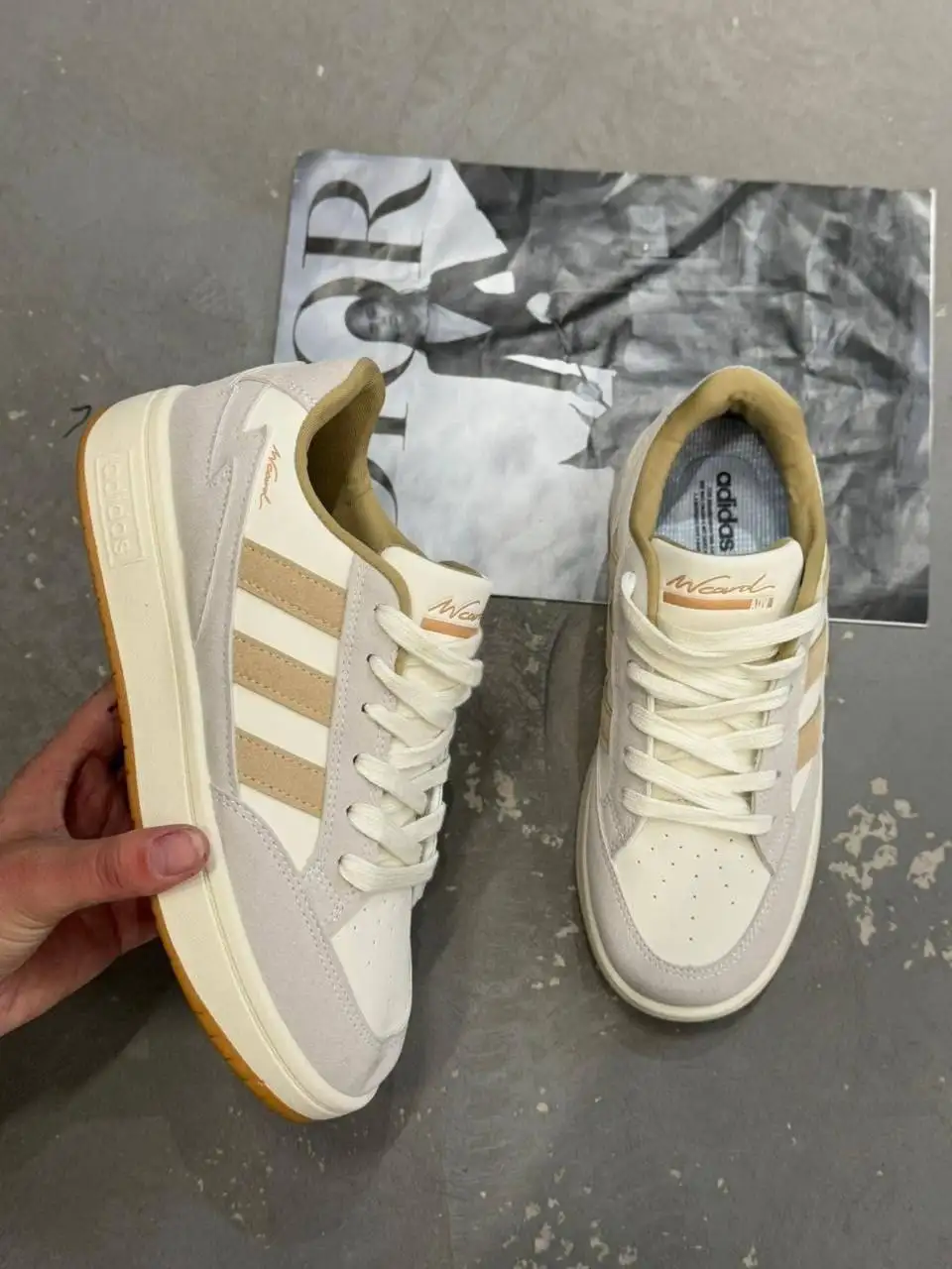 Продам женские кроссовки Adidas - Обувь (Одежда) в Сургут